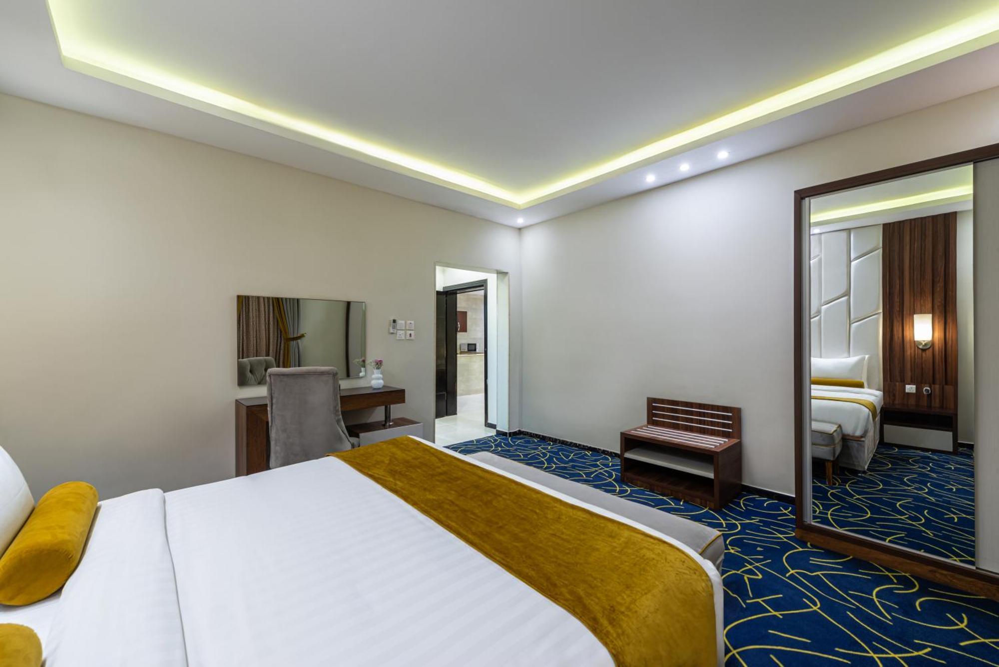 The Palace Hotel Suites Khamis Mushait Exteriör bild