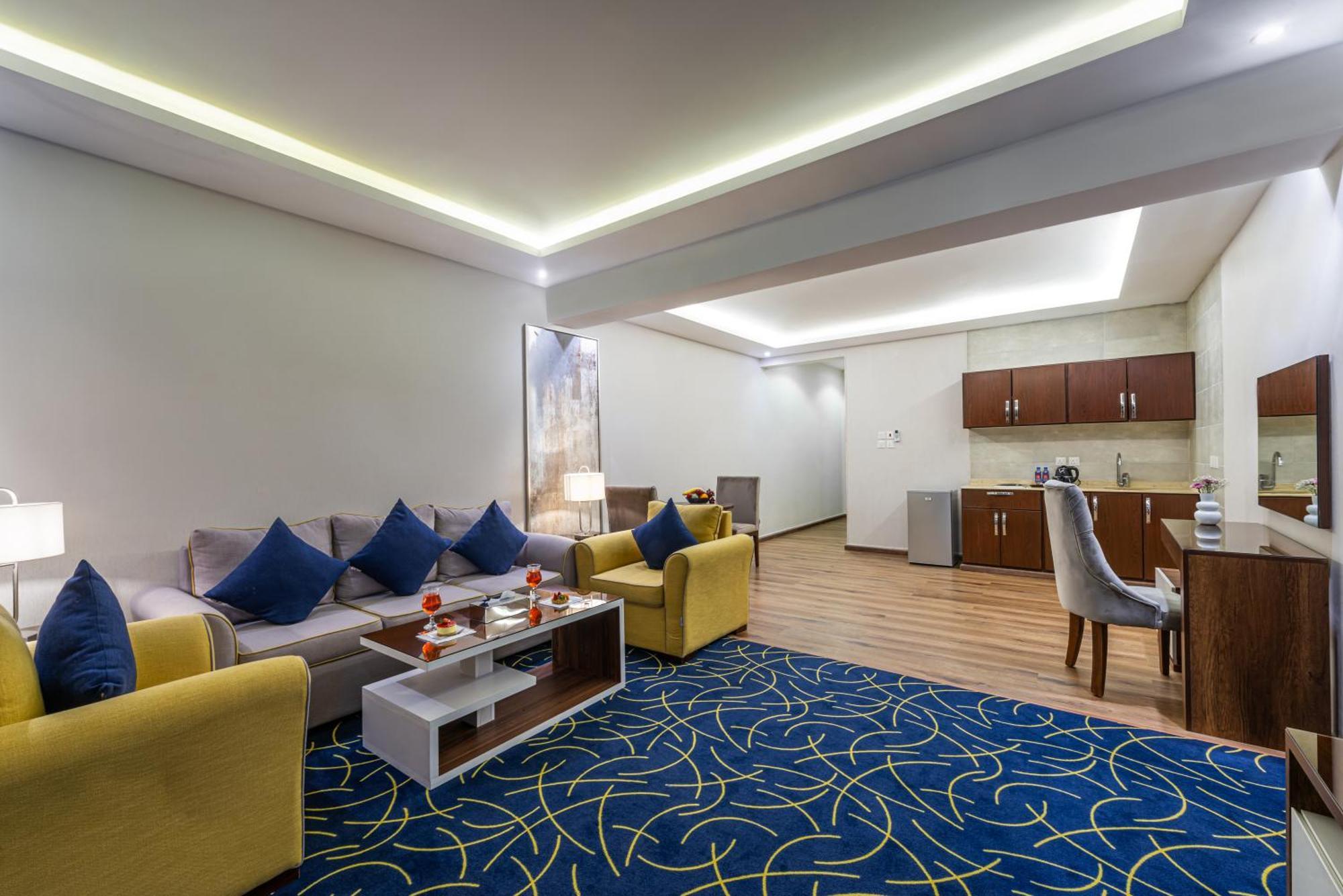 The Palace Hotel Suites Khamis Mushait Exteriör bild