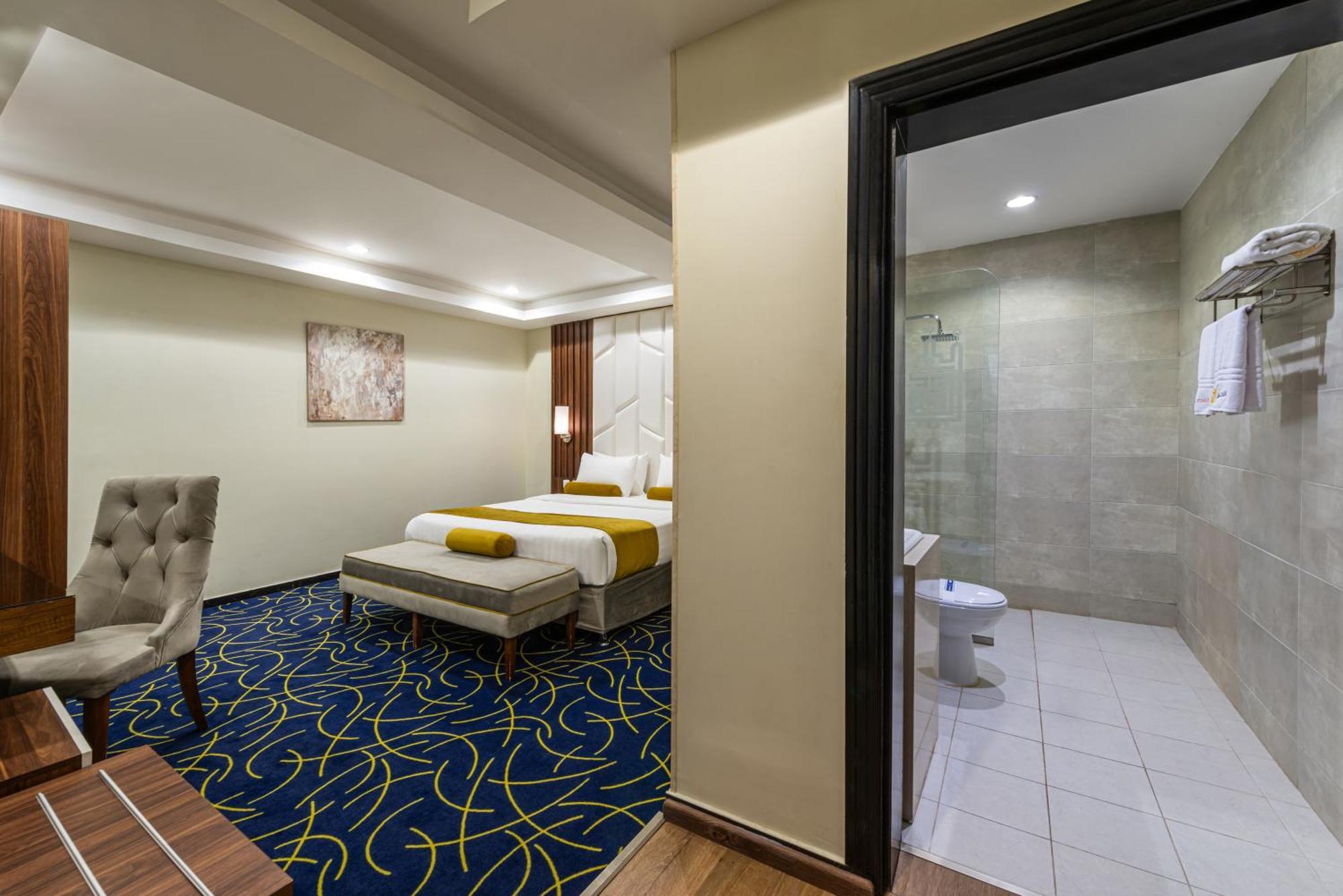 The Palace Hotel Suites Khamis Mushait Exteriör bild