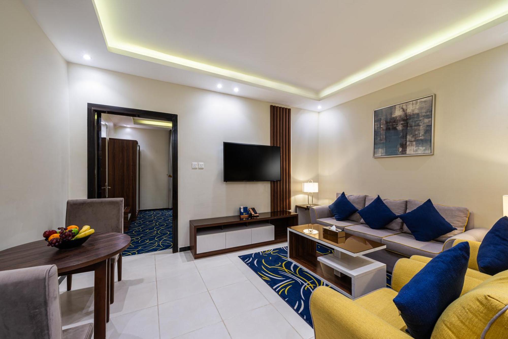 The Palace Hotel Suites Khamis Mushait Exteriör bild