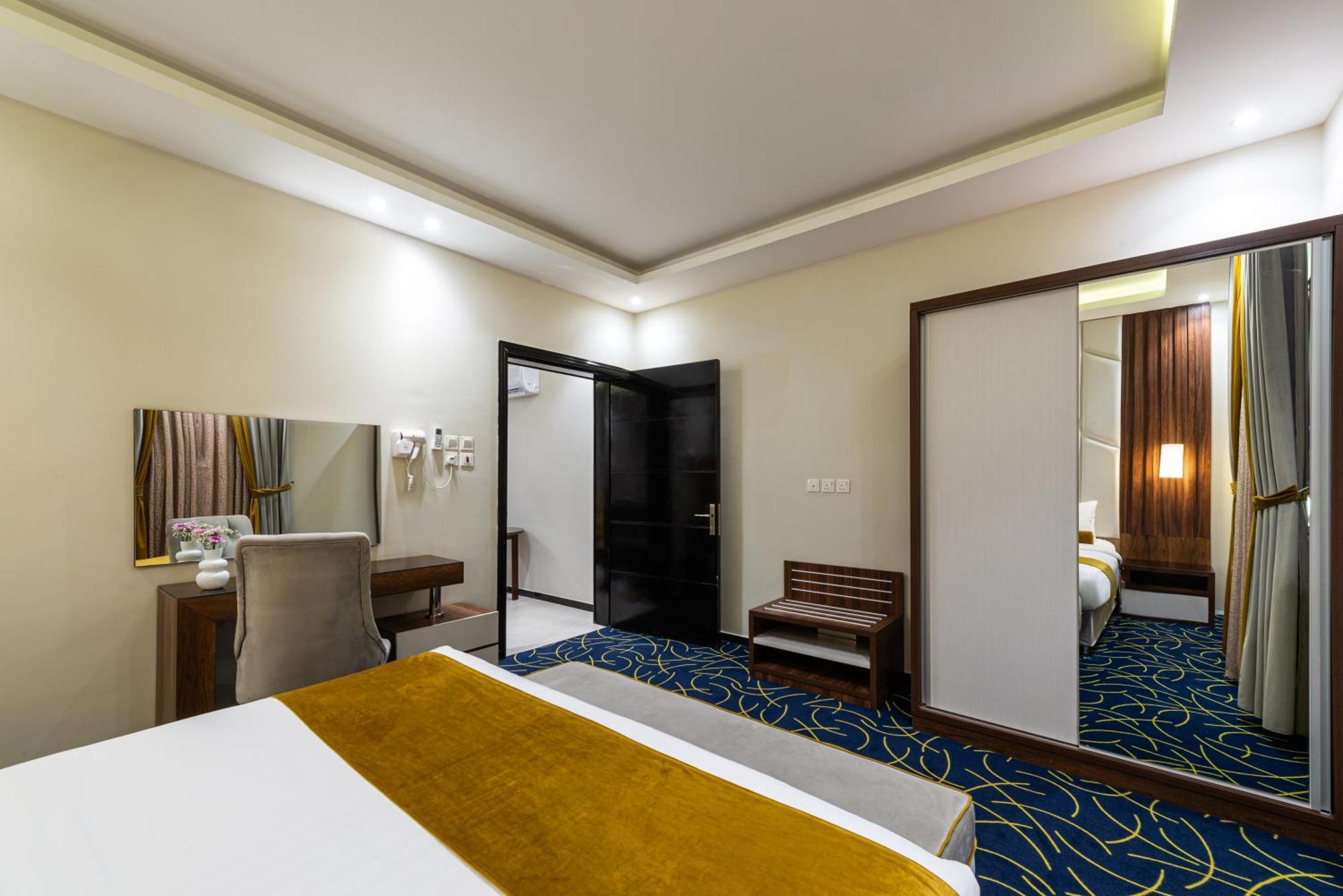 The Palace Hotel Suites Khamis Mushait Exteriör bild